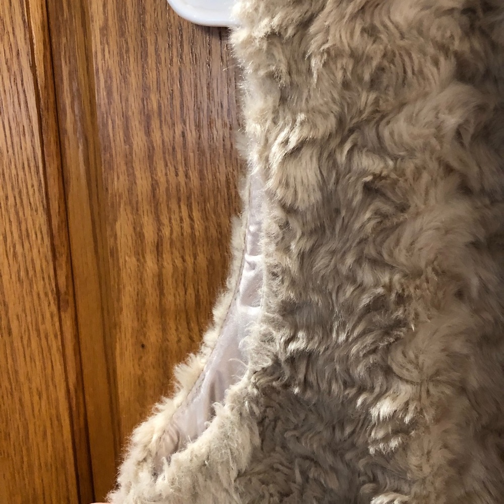 DONATED Forever 21 Fur Vest Size M - Picture 5 of 7